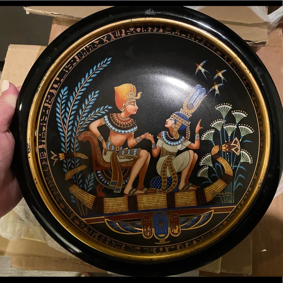 Vintage Decorative Egyptian plate “Tutankhamen & his princess” - Picture 1 of 4